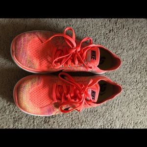 Nike flyknit tennis shoes